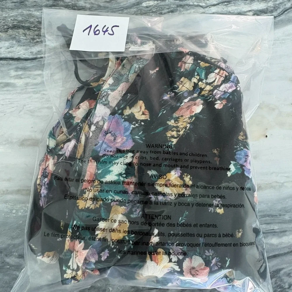O'Neill‎ Womens Black Smocked Waist V-Neck Floral Halette Blouse Top Size Medium